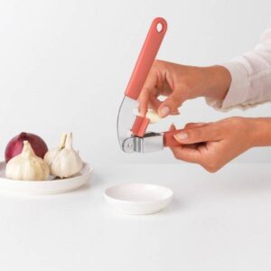 Преса за чесън Brabantia Tasty+ Terracotta Pink Преса за чесън Brabantia Tasty+ Terracotta Pink - Technomani