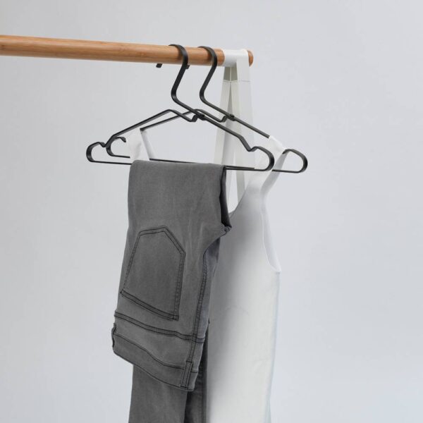 Комплект закачалки за дрехи Brabantia Black 4 броя, алуминий - Technomani